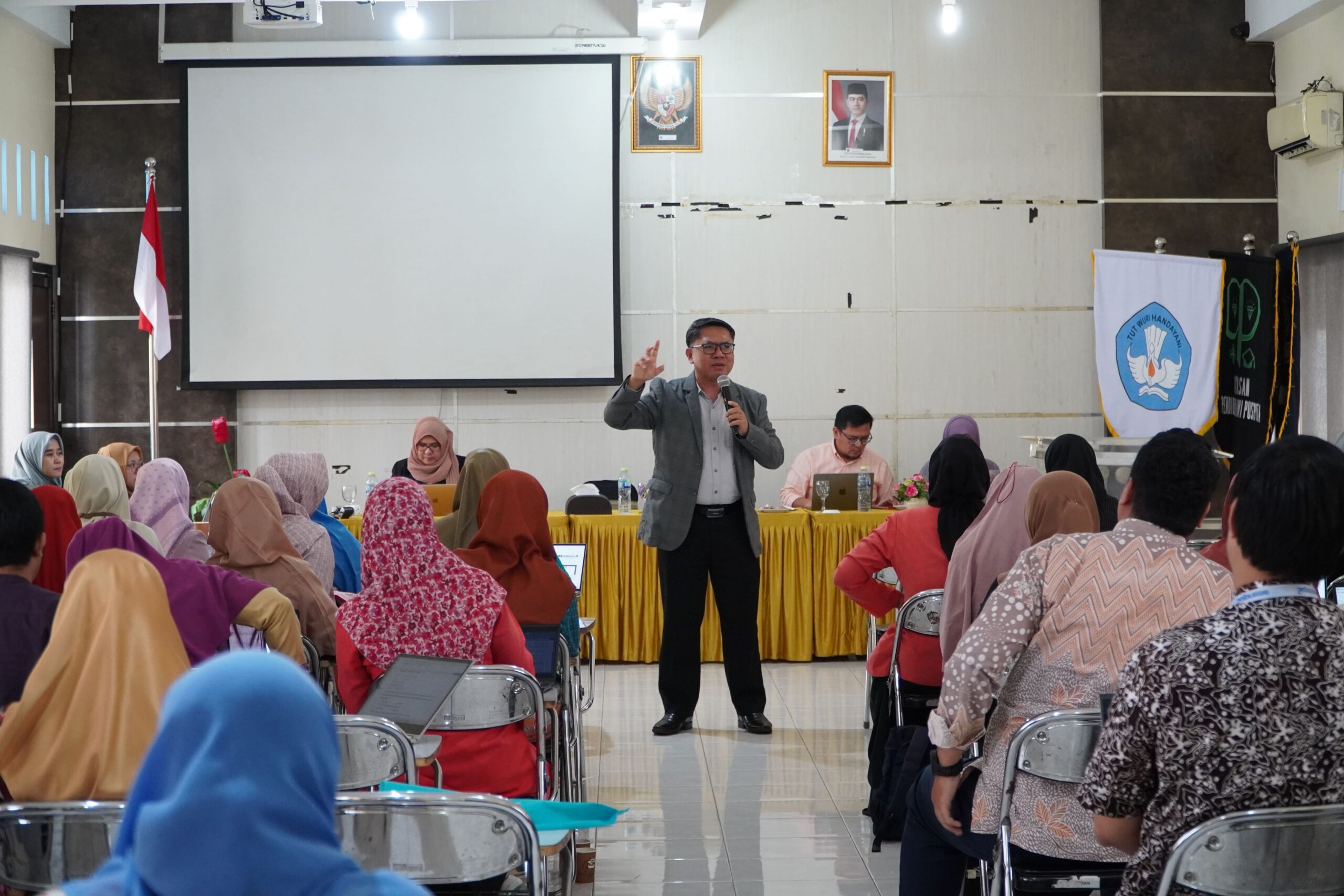 UHB Targetkan “Panen” Guru Besar, 134 Dosen Teken Pakta Integritas