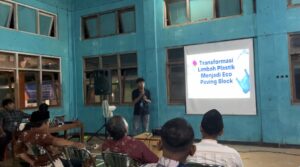 Mahasiswa KKN UHB Sulap Limbah Plastik Desa Jipang Menjadi Eco Paving Block